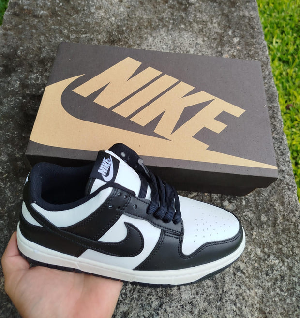 DUNK LOW PANDA