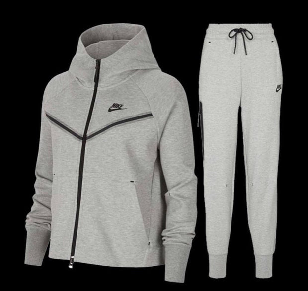 Nike Tech gris
