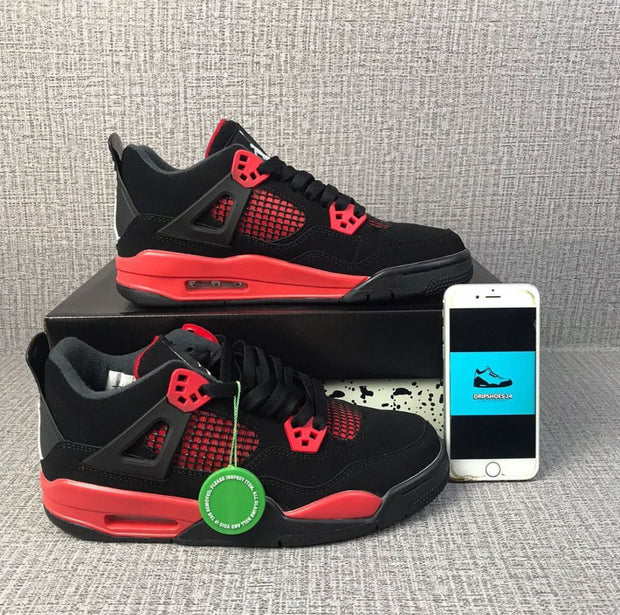 Jordan 4 Negras y rojas