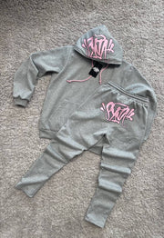 Chandal Syna GRIS (letras Rosas)