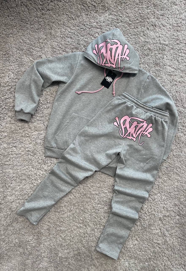 Chandal Syna GRIS (letras Rosas)