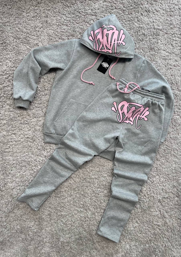 Chandal Syna GRIS (letras Rosas)